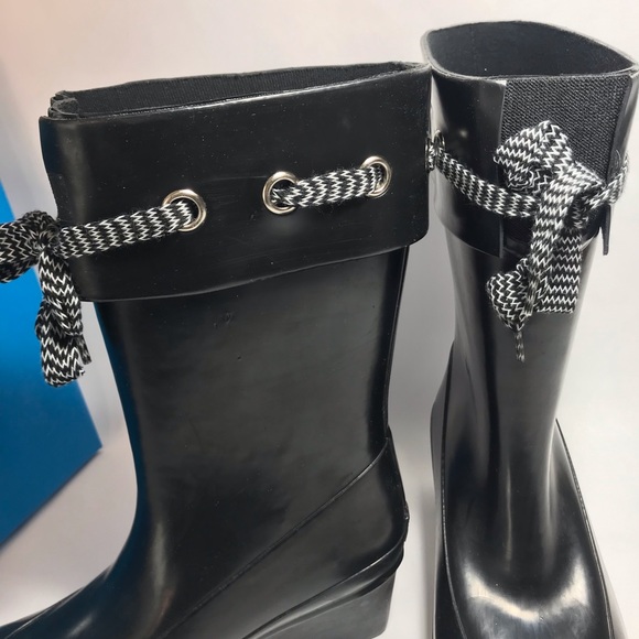 Khombu Lacey Black Rubber Wedge Heel Rain Boots Size 9 NIB - Picture 7 of 12